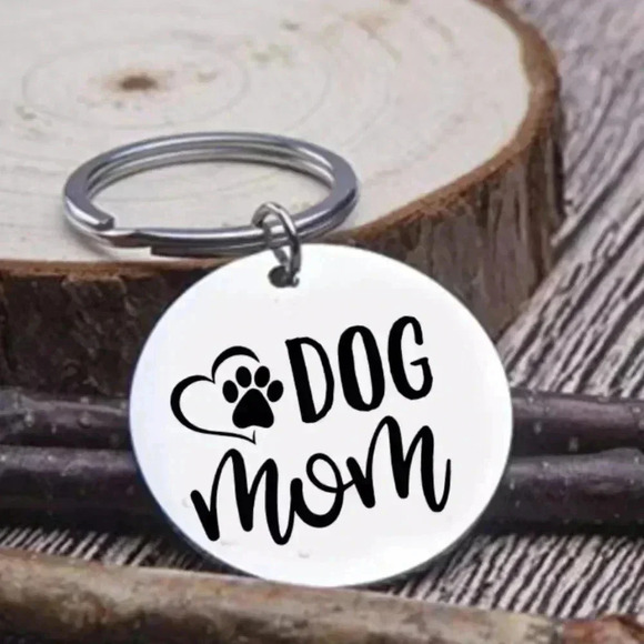 I'm dog Mom Keychain - Picture 1 of 1